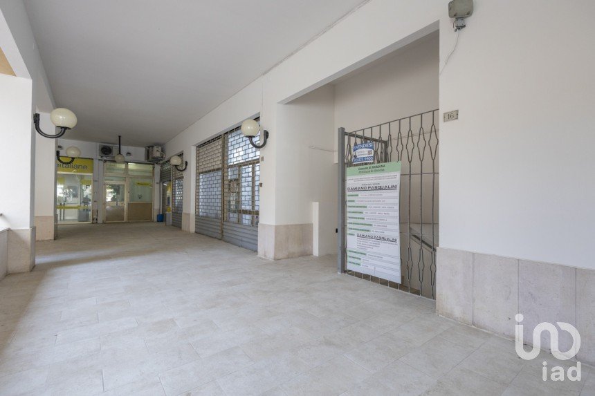 Negozio / locale commerciale di 180 m² in Numana (60026)