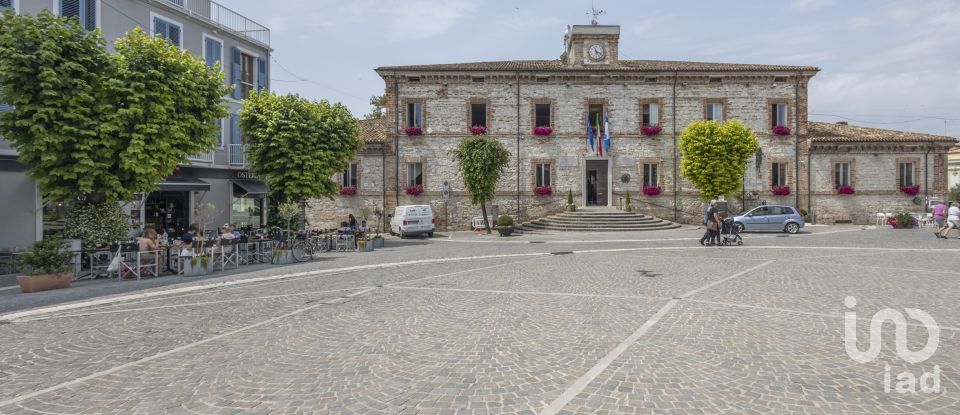 Negozio / locale commerciale di 180 m² in Numana (60026)