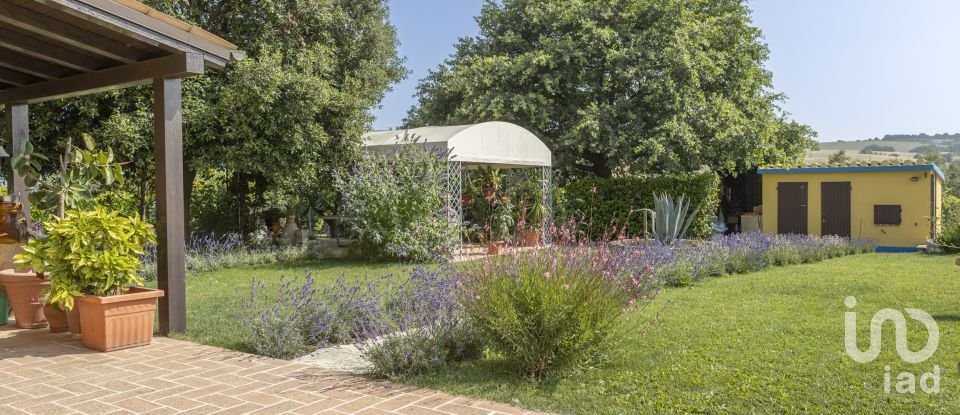 Casa indipendente / Villa 6 locali di 180 m² in Sirolo (60020)