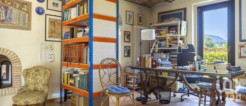 Casa indipendente / Villa 6 locali di 180 m² in Sirolo (60020)