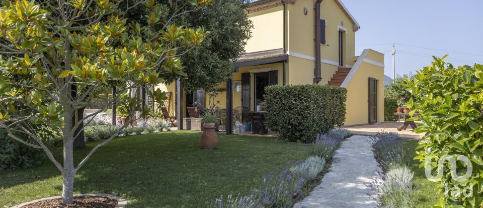 Casa indipendente / Villa 6 locali di 180 m² in Sirolo (60020)