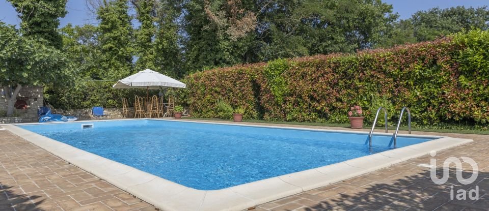 Casa indipendente / Villa 6 locali di 180 m² in Sirolo (60020)