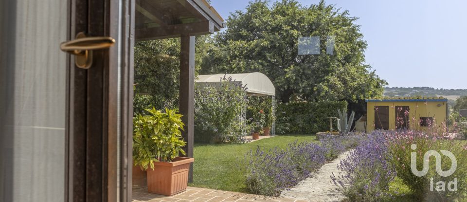 Casa indipendente / Villa 6 locali di 180 m² in Sirolo (60020)