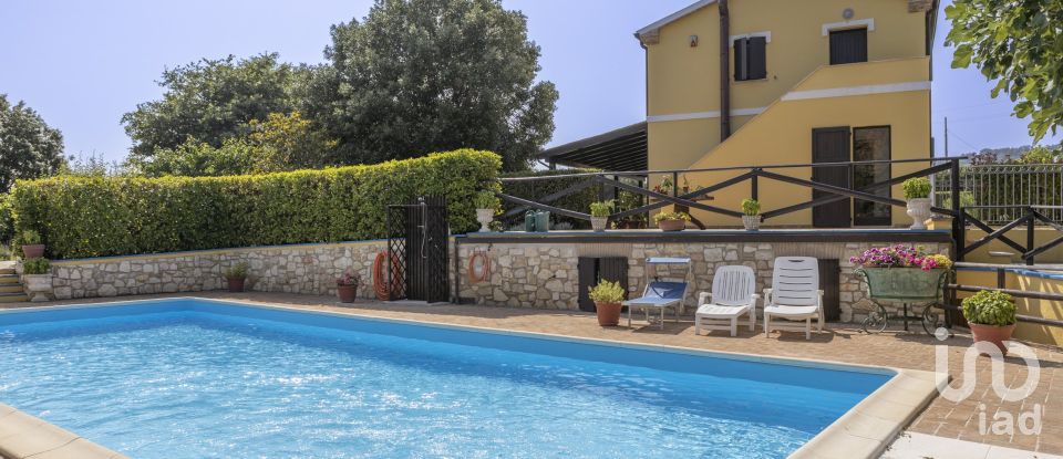 Casa indipendente / Villa 6 locali di 180 m² in Sirolo (60020)