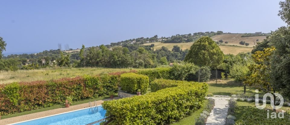 Casa indipendente / Villa 6 locali di 180 m² in Sirolo (60020)