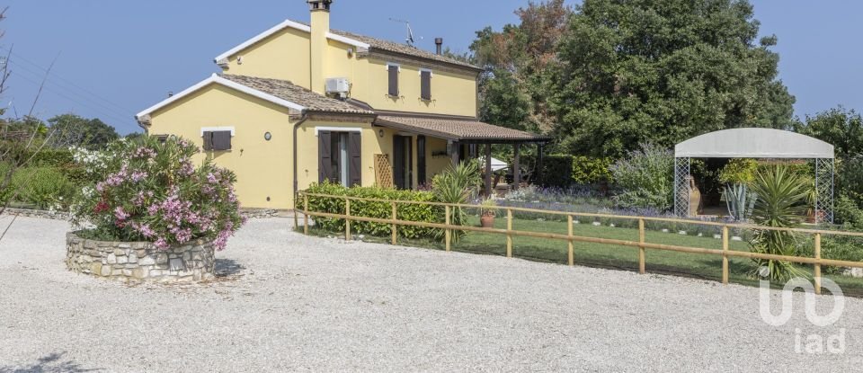 Casa indipendente / Villa 6 locali di 180 m² in Sirolo (60020)