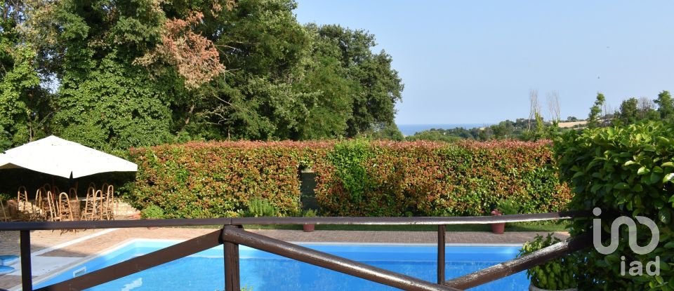 Casa indipendente / Villa 6 locali di 180 m² in Sirolo (60020)