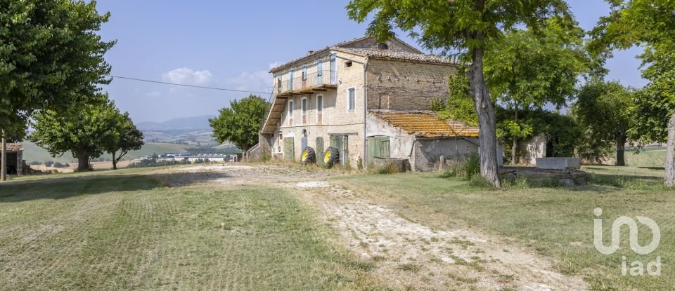 Rustico 7 locali di 270 m² in Filottrano (60024)