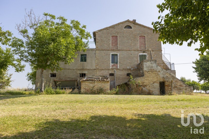 Rustico 7 locali di 270 m² in Filottrano (60024)