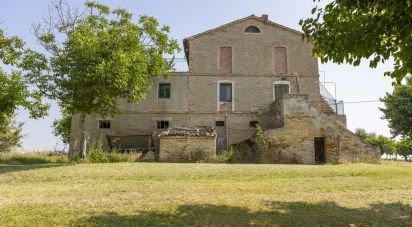Rustico 7 locali di 270 m² in Filottrano (60024)