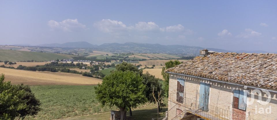 Rustico 7 locali di 270 m² in Filottrano (60024)