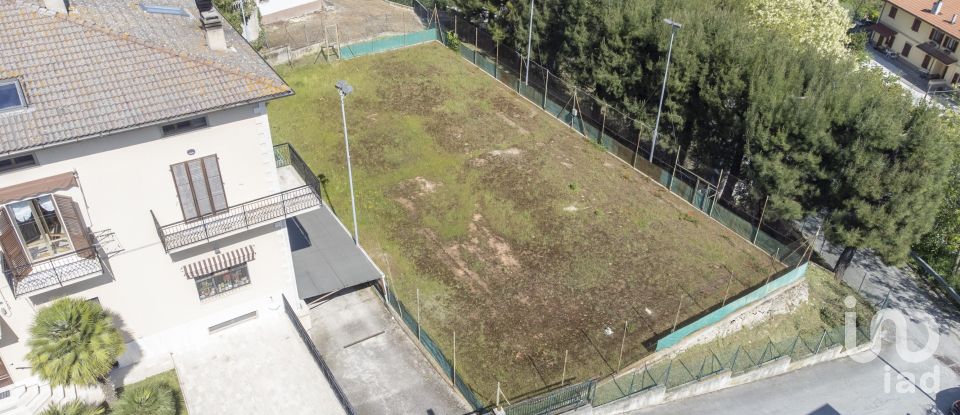 Varie superfici di 1.408 m² in Osimo (60027)