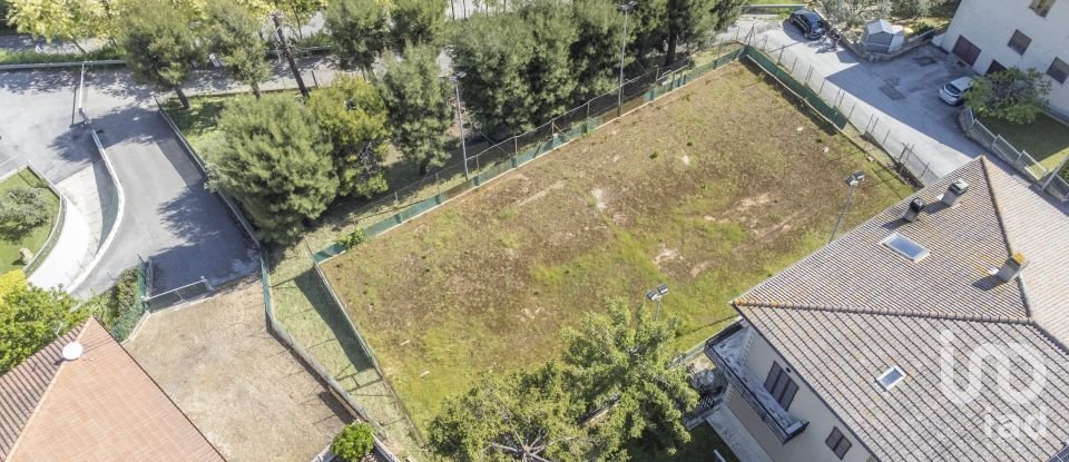 Varie superfici di 1.408 m² in Osimo (60027)