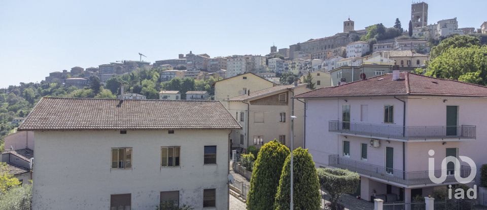 Varie superfici di 1.408 m² in Osimo (60027)