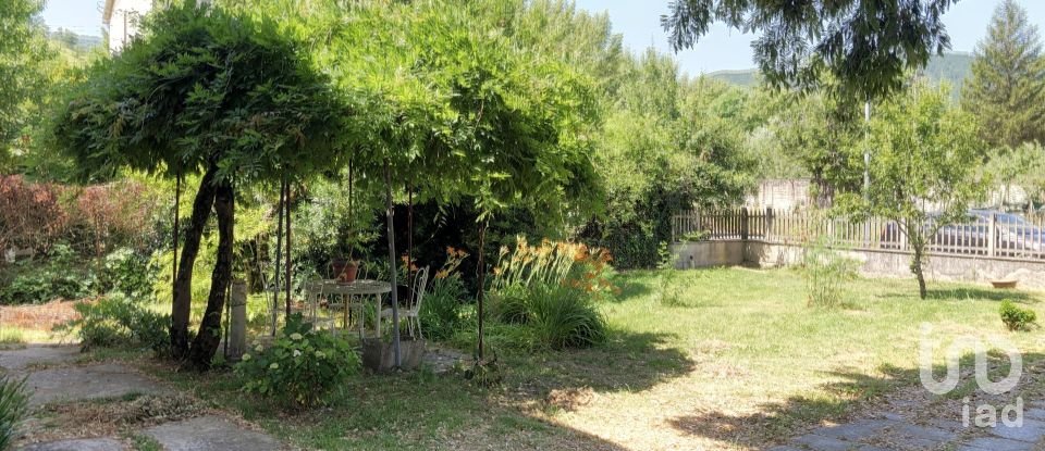 Villa Bifamiliare 4 locali di 92 m² a Cagli (61043)