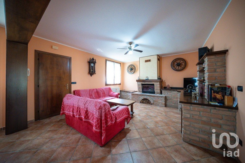 Casa indipendente / Villa 10 locali di 290 m² in Jolanda di Savoia (44037)