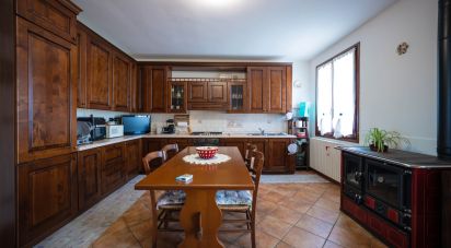 Casa indipendente / Villa 10 locali di 290 m² in Jolanda di Savoia (44037)