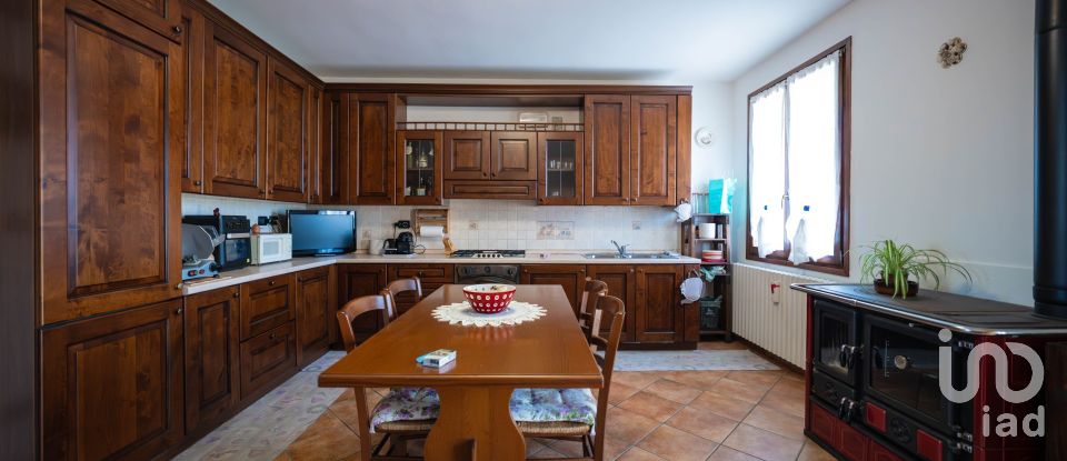 Casa indipendente / Villa 10 locali di 290 m² in Jolanda di Savoia (44037)