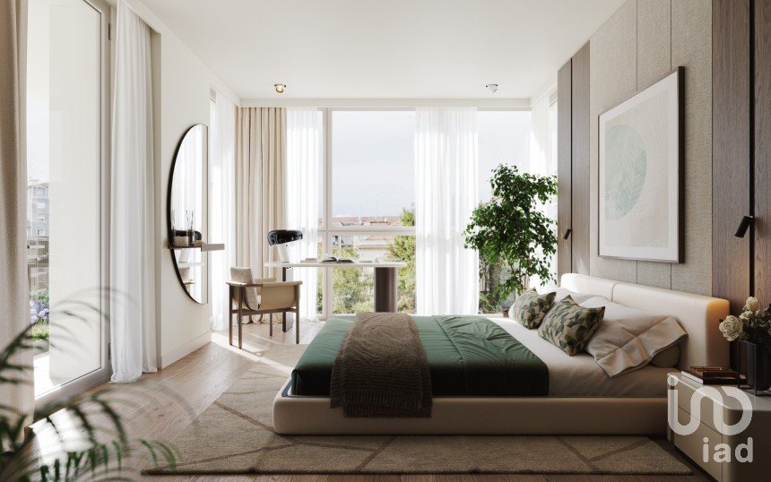 Three-room apartment of 130 m² in Milano (20126)