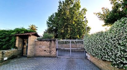 Casale 9 locali di 200 m² in Roma (00128)