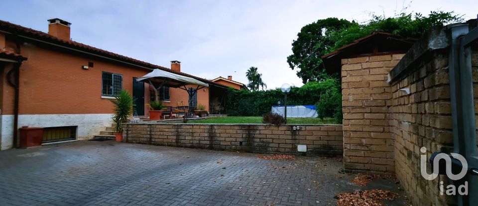 Farm 9 rooms of 200 m² in Roma (00128)