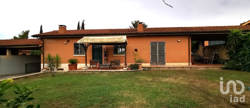 Farm 9 rooms of 200 m² in Roma (00128)
