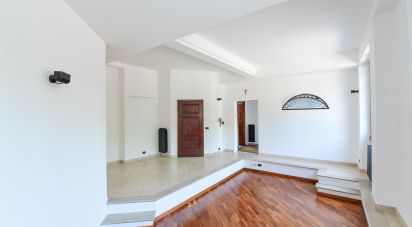 Trilocale di 103 m² a Verano Brianza (20843)