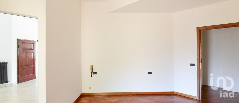 Trilocale di 103 m² a Verano Brianza (20843)