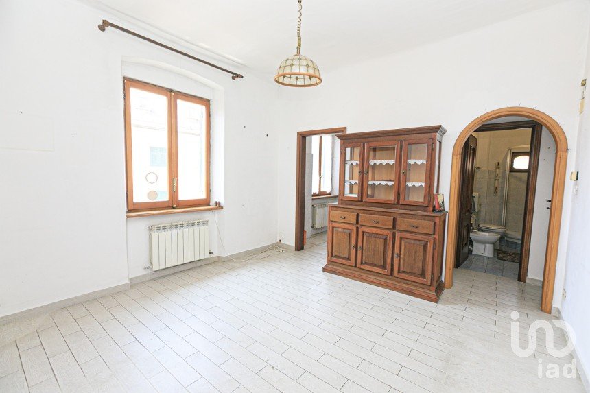 Three-room apartment of 70 m² in Genova (16126)