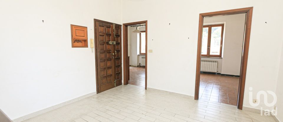 Three-room apartment of 70 m² in Genova (16126)