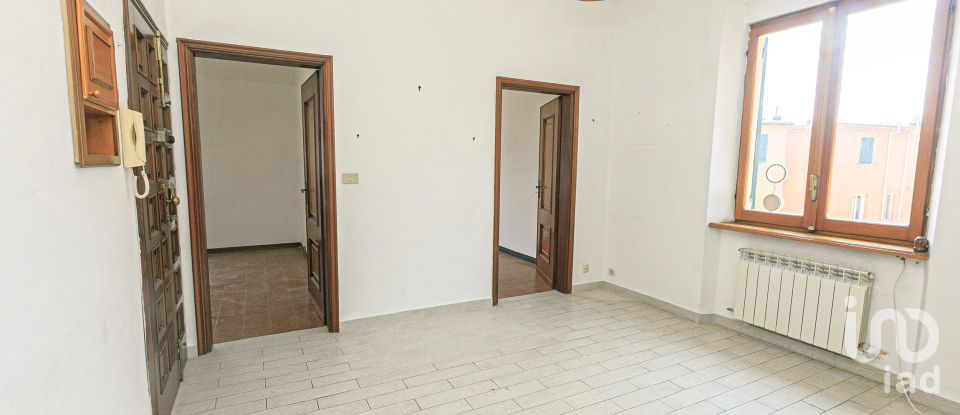 Three-room apartment of 70 m² in Genova (16126)