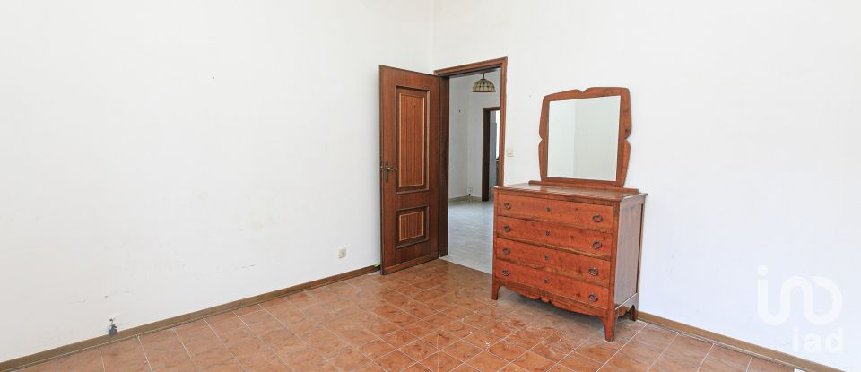 Three-room apartment of 70 m² in Genova (16126)
