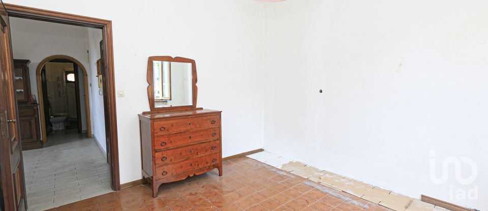 Three-room apartment of 70 m² in Genova (16126)