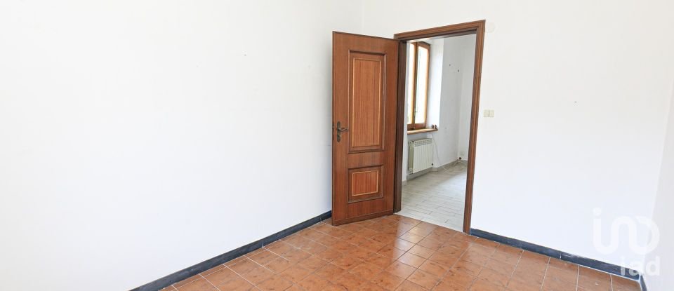 Three-room apartment of 70 m² in Genova (16126)