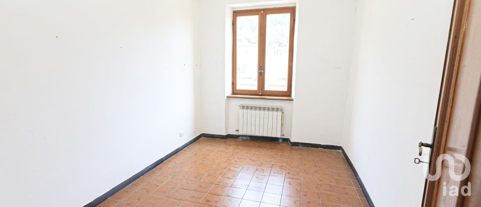 Three-room apartment of 70 m² in Genova (16126)
