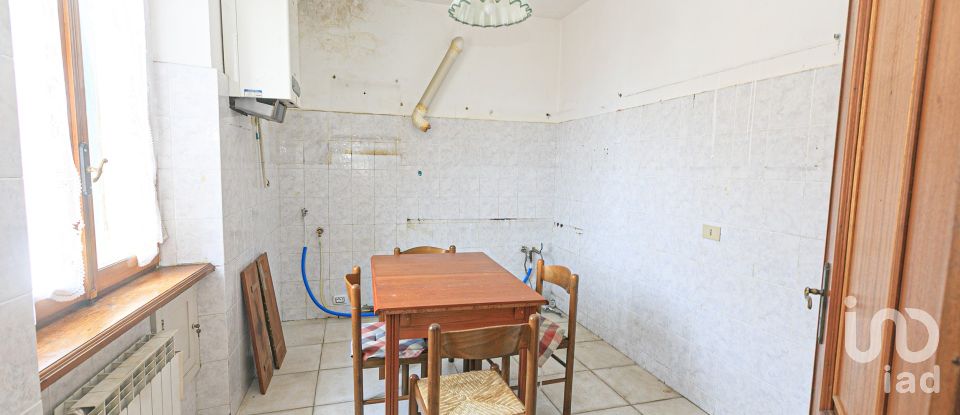 Three-room apartment of 70 m² in Genova (16126)