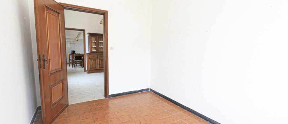 Three-room apartment of 70 m² in Genova (16126)