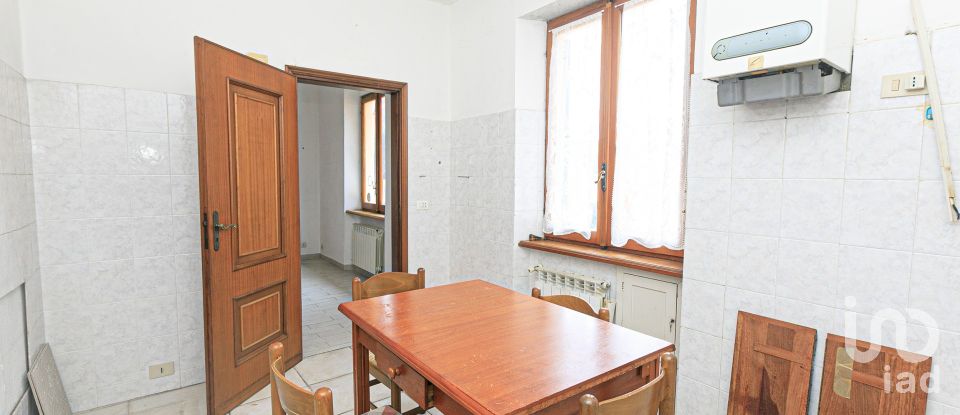 Three-room apartment of 70 m² in Genova (16126)