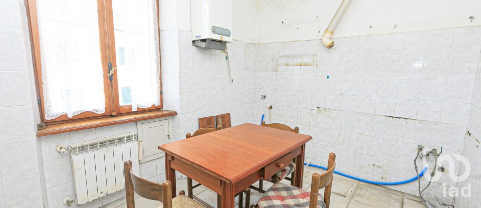 Three-room apartment of 70 m² in Genova (16126)
