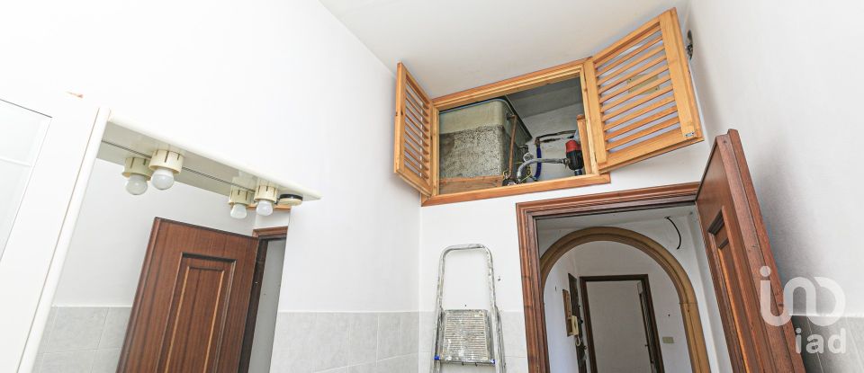 Three-room apartment of 70 m² in Genova (16126)