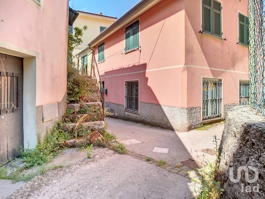 House 6 rooms of 70 m² in Neirone (16040)