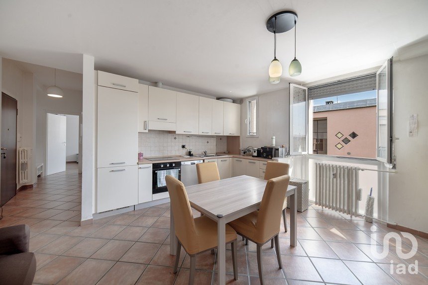 Trilocale di 67 m² a Seregno (20831)