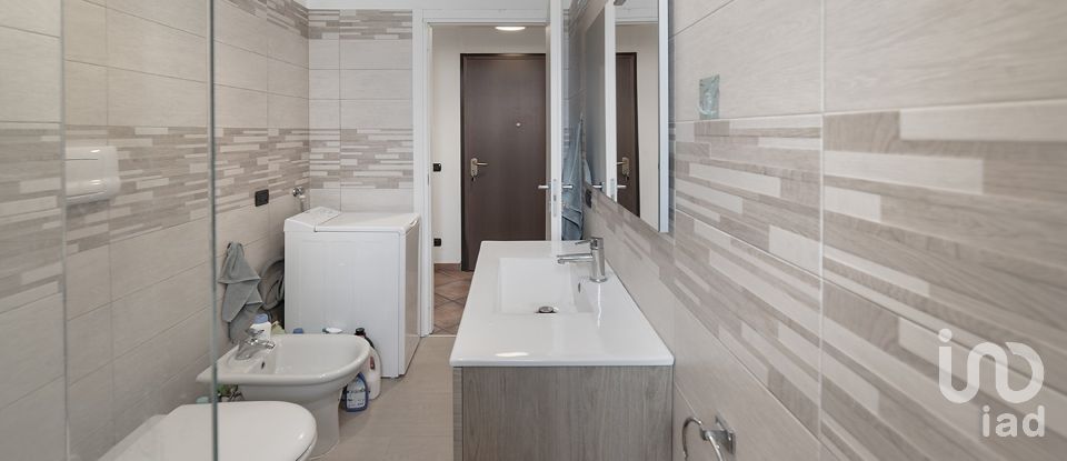 Trilocale di 67 m² a Seregno (20831)