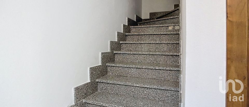 House 6 rooms of 70 m² in Neirone (16040)