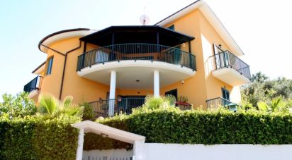 Casale 17 locali di 400 m² in Colonnella (64010)