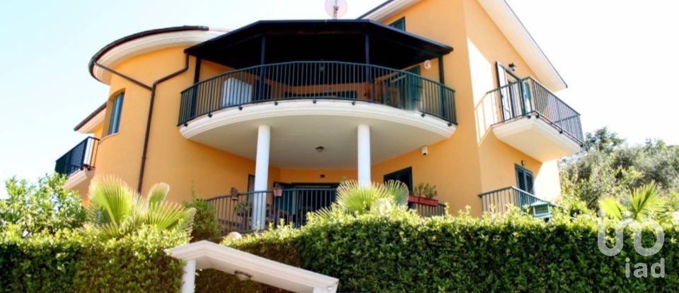 Casale 17 locali di 400 m² in Colonnella (64010)