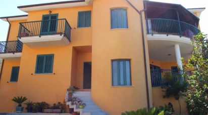 Casale 17 locali di 400 m² in Colonnella (64010)