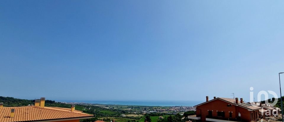 Casale 17 locali di 400 m² in Colonnella (64010)