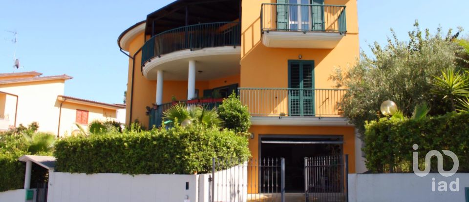 Casale 17 locali di 400 m² in Colonnella (64010)