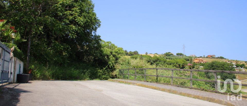 Casale 17 locali di 400 m² in Colonnella (64010)